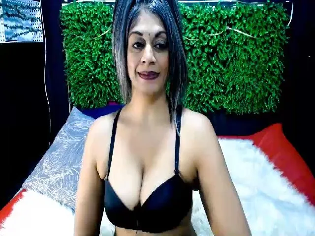Live sex webcam photo for Indianlustxx #263593331