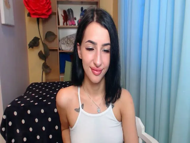 Live sex webcam photo for BruttieHot__ #264752863