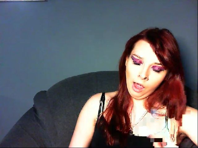 Live sex webcam photo for VirginLuna18 #259976635