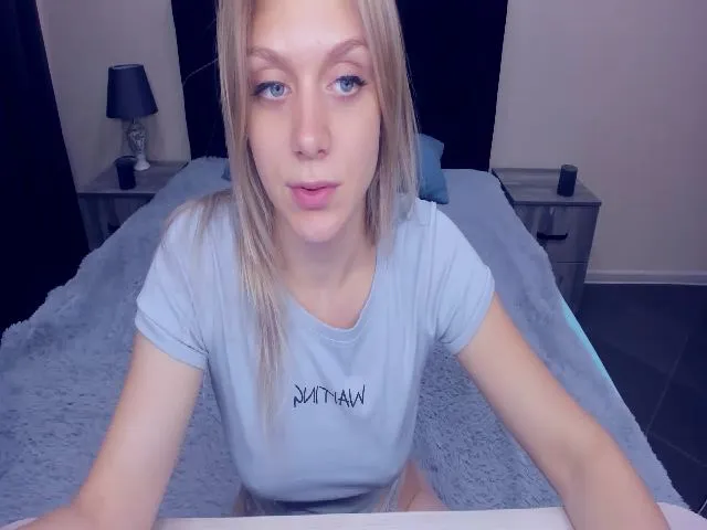 Live sex webcam photo for MeganKind #257323657