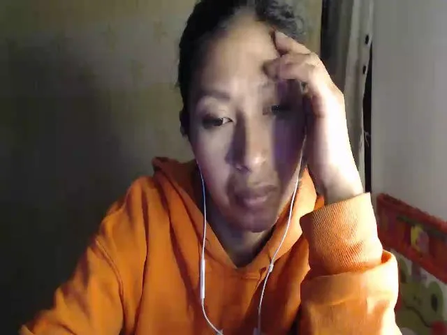 Live sex webcam photo for CHILENITAHOT #262473670