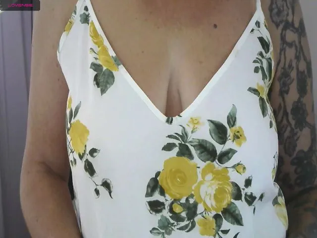 Live sex webcam photo for WomanCatt #261978631