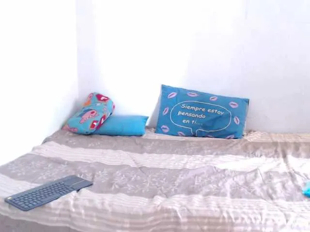Live sex webcam photo for KiaraKaneel #241038070