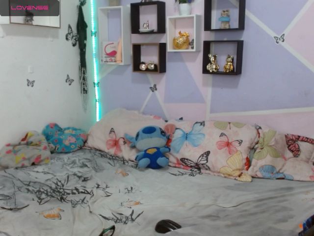 Live sex webcam photo for Emma_Bowis #255223119