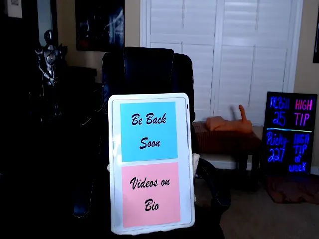 Live sex webcam photo for SummerKnightz #252976858