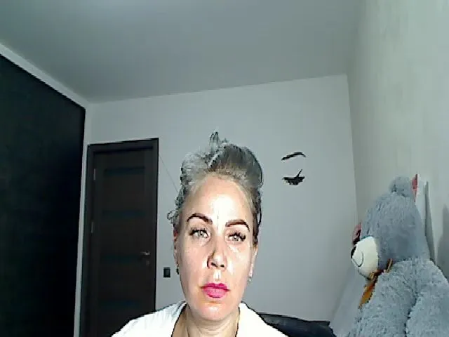 Live sex webcam photo for Yourmilf24 #260647156