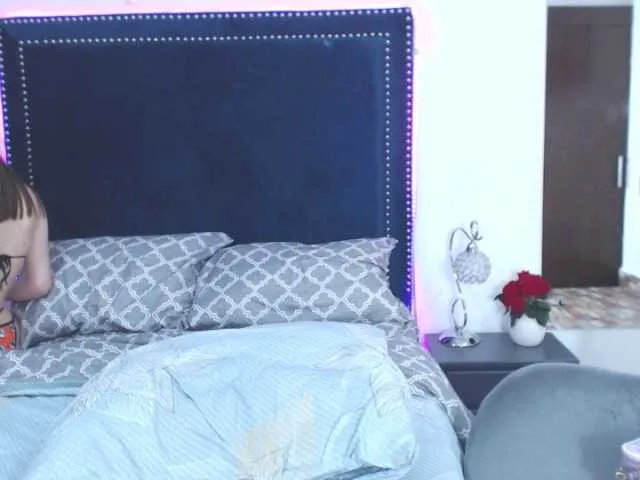 Live sex webcam photo for CarolineJames #257705996