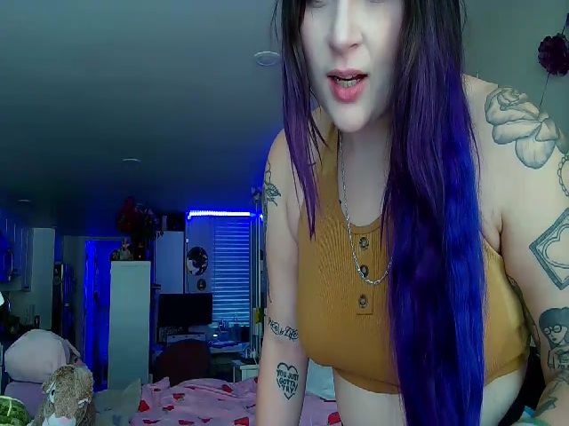 Live sex webcam photo for SailorRose8 #257261361