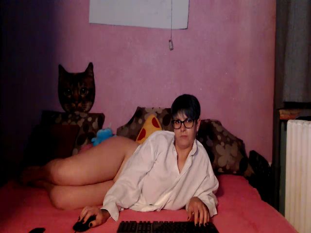 Live sex webcam photo for IamMiky #257863793