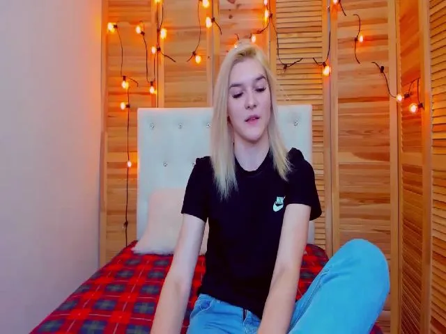 Live sex webcam photo for MarliTes #255793180