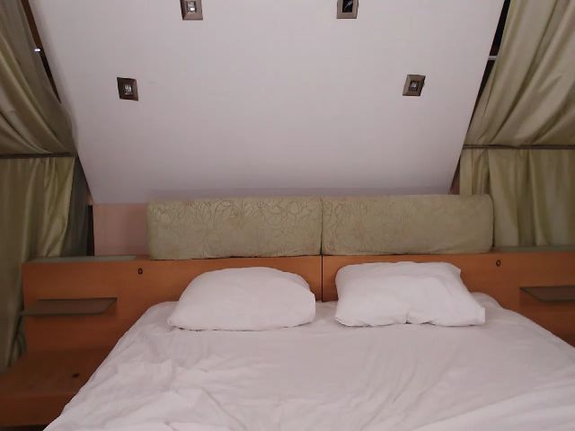 Live sex webcam photo for APRIL_BROWNN #253350416