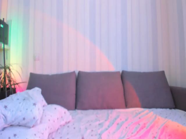 Live sex webcam photo for AwesomeRoxy #253077461