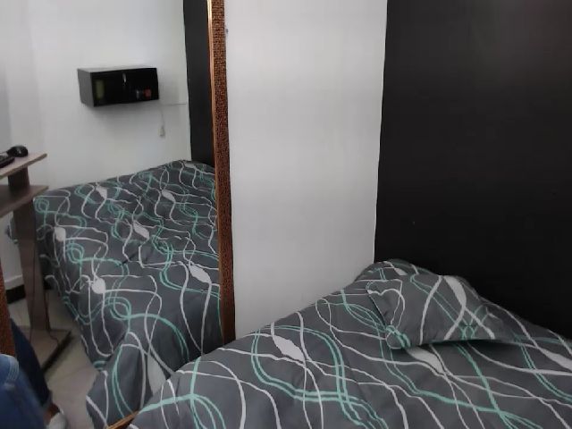 Live sex webcam photo for Louisk #253070009