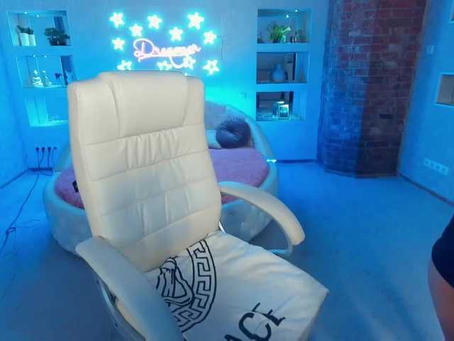 Live sex webcam photo for RayLenee #241285826