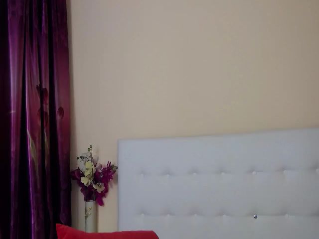 Live sex webcam photo for MelaniaYoung #262815657