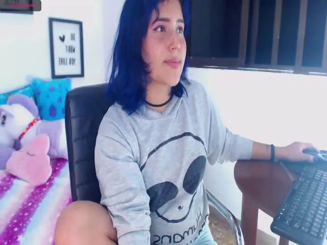 Live sex webcam photo for Emily_2016 #261183995