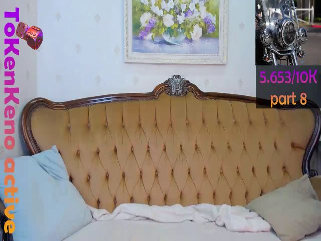 Live sex webcam photo for LisaMellow #253965947