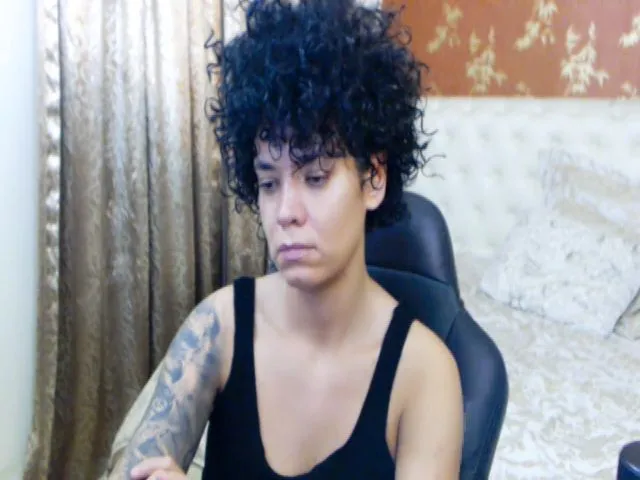 Live sex webcam photo for LaraAnne_ #258253887