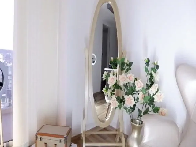 Live sex webcam photo for Anne_boleyn_ #255475481