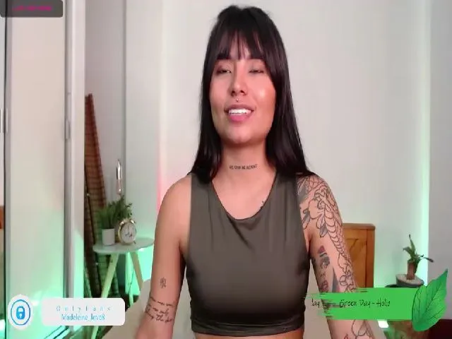 Live sex webcam photo for MadelinLove #253622575