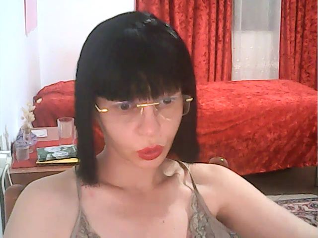 Live sex webcam photo for araartist #253583127