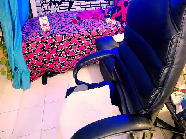 Live sex webcam photo for Sashabreck #287860024