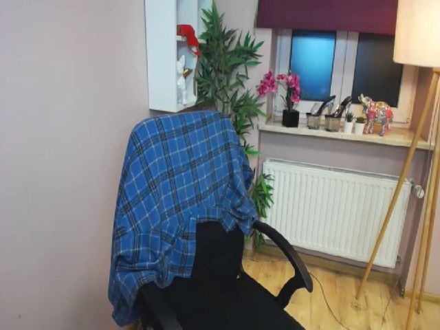 Live sex webcam photo for JULIE_FUN #255743808