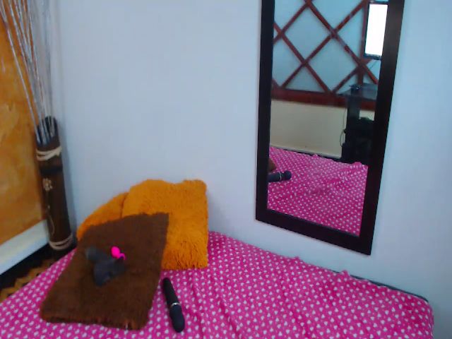 Live sex webcam photo for KellyJhons #254960890