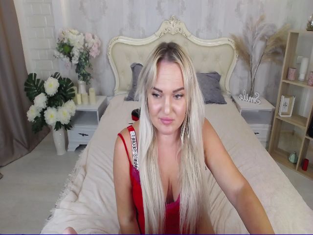 Live sex webcam photo for LillyyLovee #264964525