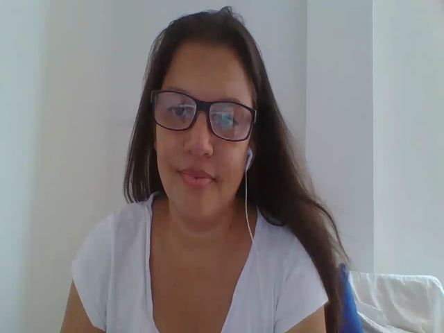 Live sex webcam photo for SweetLola01 #256295028