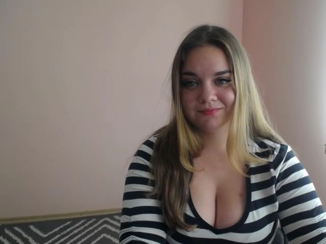 Live sex webcam photo for KenzieX_ #263639181