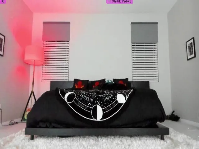 Live sex webcam photo for KasaraWood #261894442