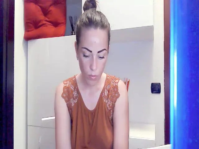Live sex webcam photo for AngieBaby_77 #256289580