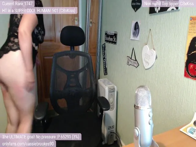 Live sex webcam photo for CassieBrookes #252610692