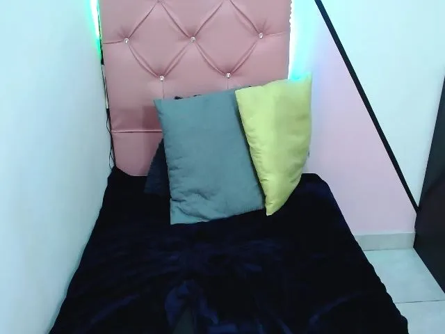 Live sex webcam photo for Aleja_mature #265431263