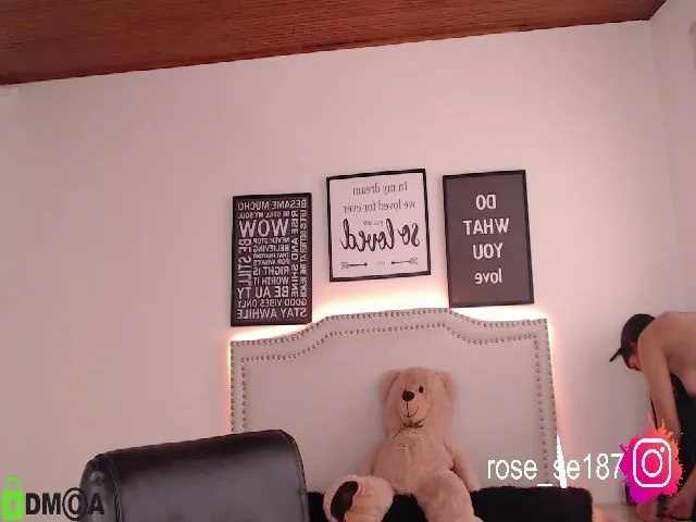 Live sex webcam photo for Rose_se #255131851