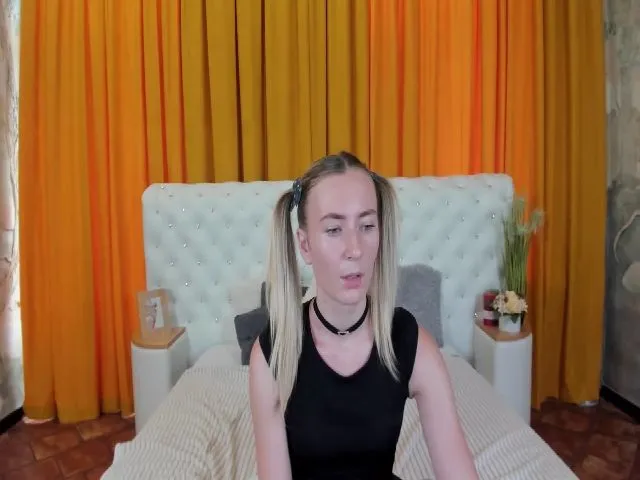 Live sex webcam photo for MileyyVogue #255904419