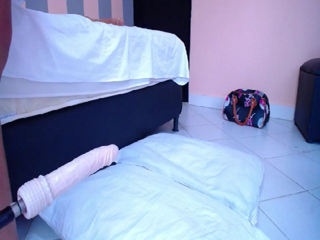 Live sex webcam photo for Aleja_10 #254537906