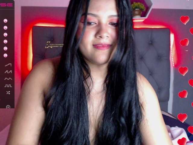 Live sex webcam photo for Charlotte-Lin #249380655