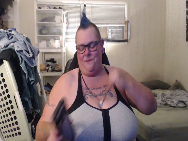 Live sex webcam photo for PunkChick420 #258007766