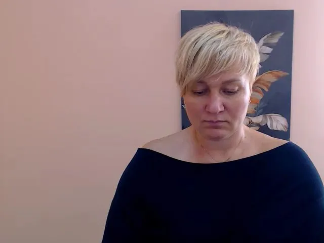 Live sex webcam photo for KailyMey #256303432