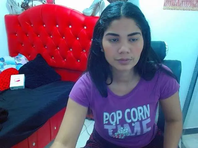 Live sex webcam photo for Katrina26 #288005585