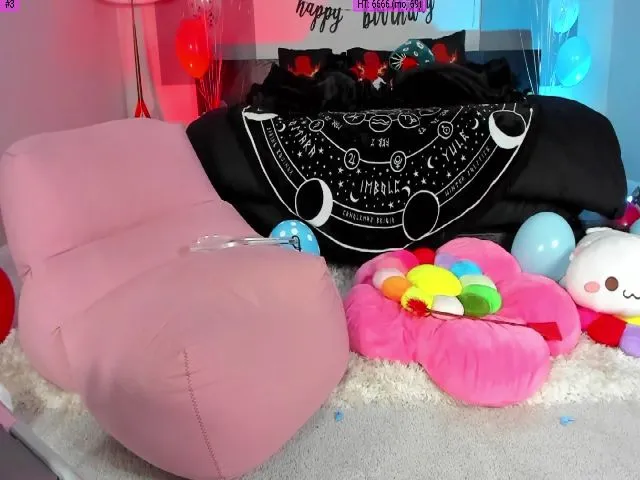 Live sex webcam photo for KasaraWood #255014157