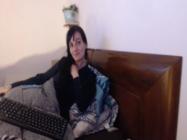 Live sex webcam photo for isabellazee2 #257271353