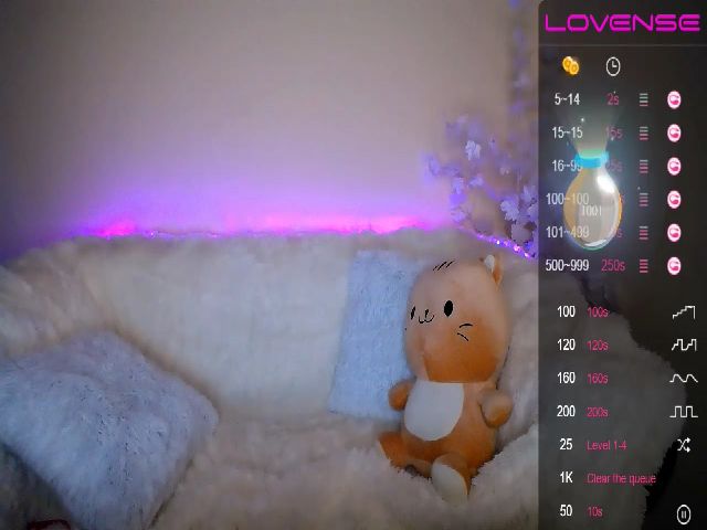 Live sex webcam photo for HarleyQuinnX_ #256020321