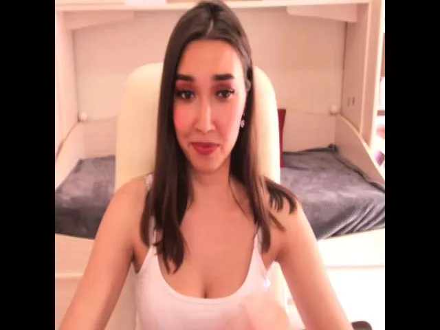 Live sex webcam photo for LuckyHoneyyy #262523561