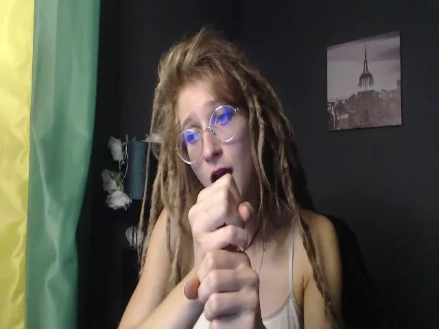 Live sex webcam photo for KINKYkeira #255588014