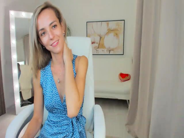 Live sex webcam photo for MarthaMayer #256660900