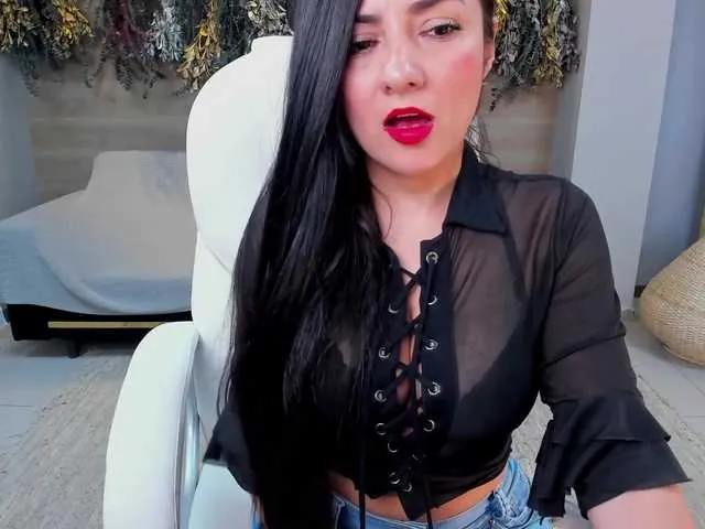 Live sex webcam photo for MaggieBrown #241047999