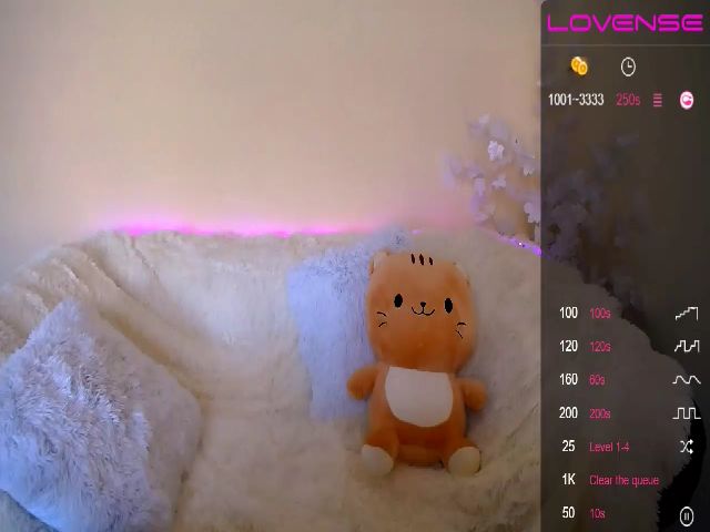 Live sex webcam photo for HarleyQuinnX_ #258135107